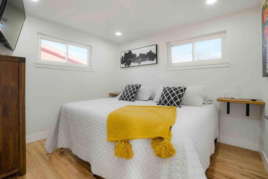 Sleeps 16 - 15 Min/downtown, 10 Min/medical Center * Aurora
