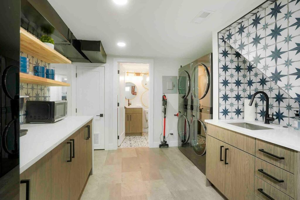 Sleeps 16 - 15 Min/downtown, 10 Min/medical Center Casa vacanze
