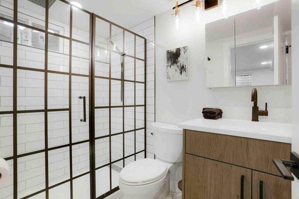 Sleeps 16 - 15 Min/downtown, 10 Min/medical Center Aurora